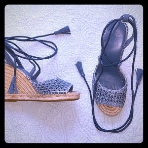 Joie Wedges
